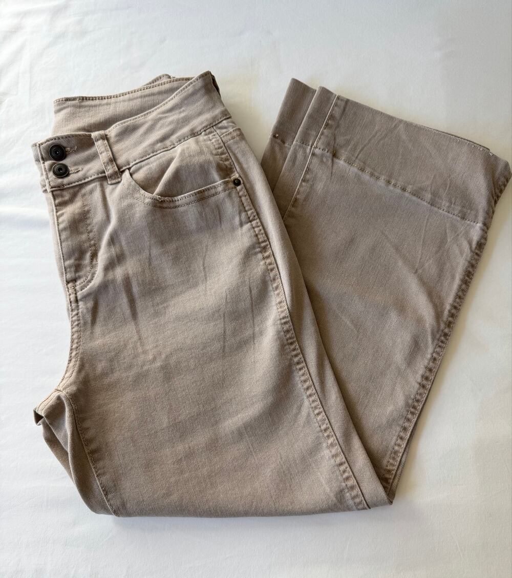 Time and Tru Beige High Rise Wide Leg Cropped Pants Women’s Size 4